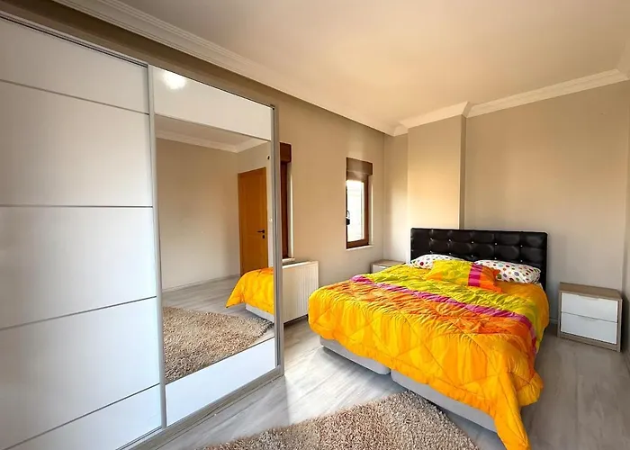 Family Duplex With Garden 150m To Вілла *