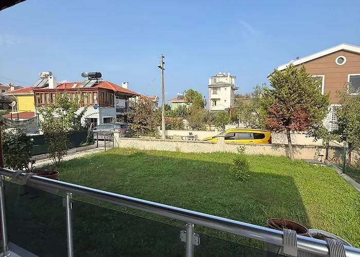 Family Duplex With Garden 150m To Вілла