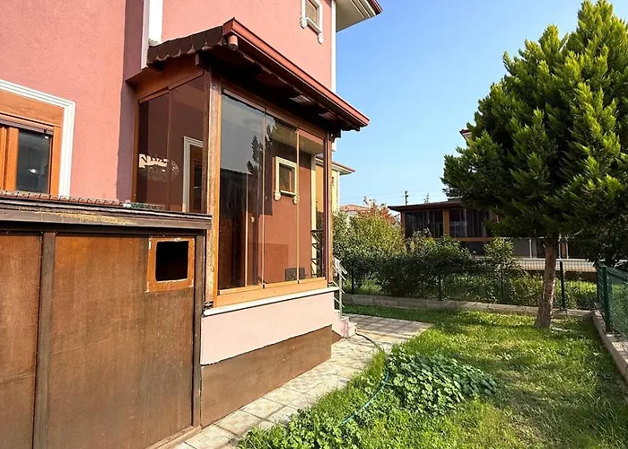 Family Duplex With Garden 150m To Villa